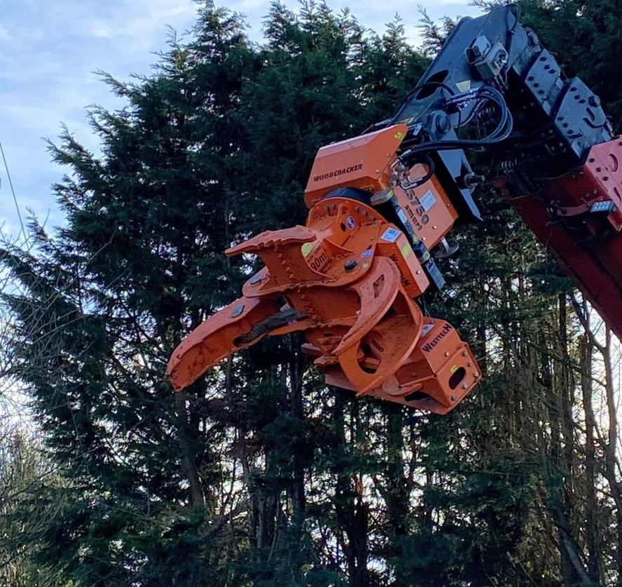 Forestry woodcracker attachment close-up
